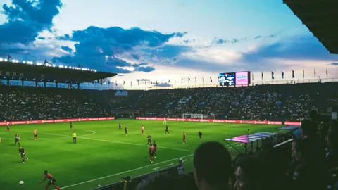 意甲第28轮：那不勒斯1球不敌AC米兰，吉鲁建功伊布伤愈首秀